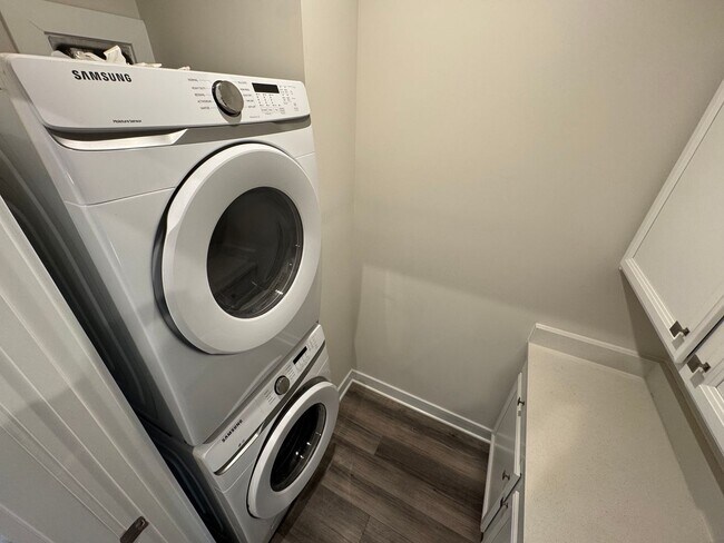 Building Photo - Modern 3 Bed 2.5 Bath Townhome In Beautiful Arcola Town Center