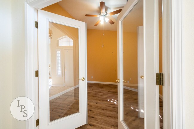 Building Photo - NorthWest Fresno Home, 3BR/2BA, Built 1998...
