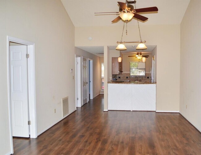 Building Photo - 202 Lakeview Terrace