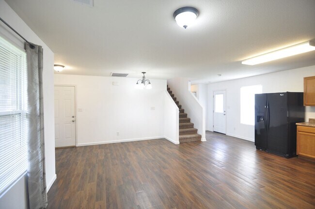 Building Photo - 29934 Glenrose Way