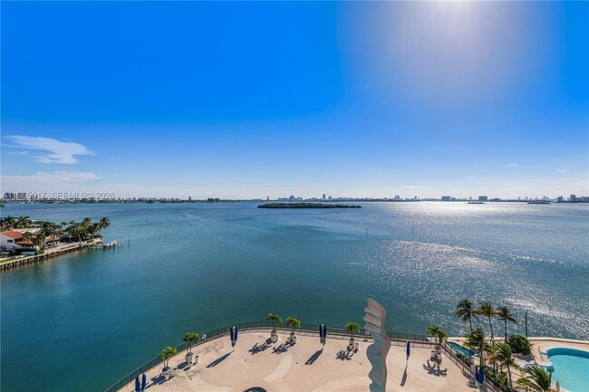 Building Photo - 1800 NE 114th St