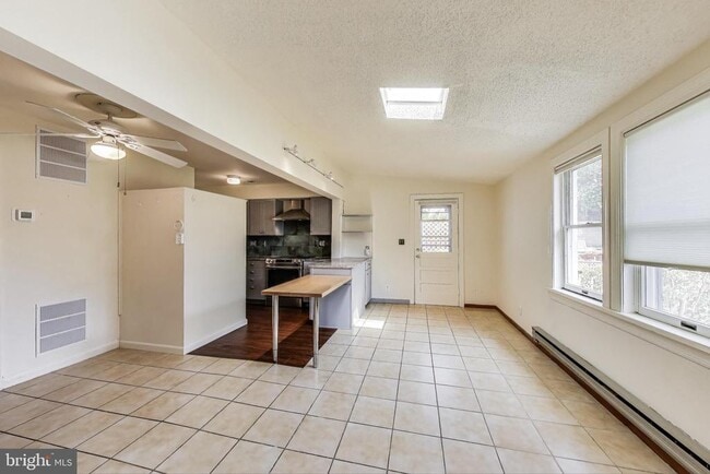 Building Photo - 5516 Greentree Rd
