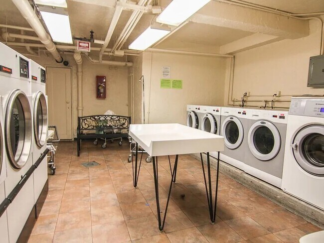 Building Photo - 88-10 34th Ave