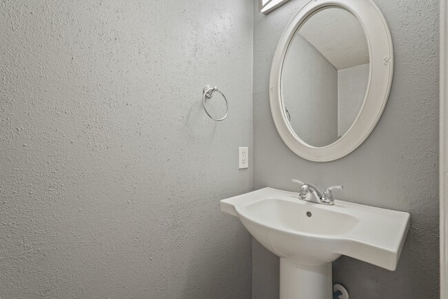 Building Photo - 1383 Country Pl Dr