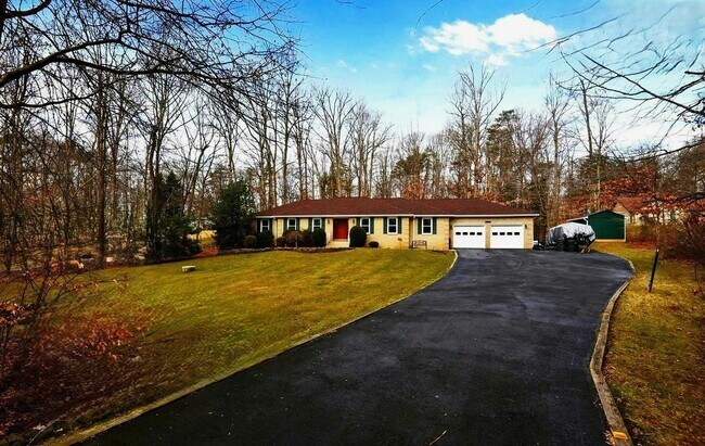 Building Photo - 13440 Carriage Hill Dr