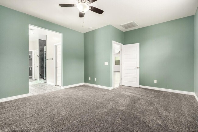 Building Photo - 1035 Carlsbad Dr