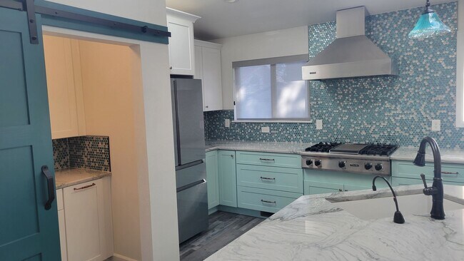 Building Photo - Single Family - 4 Bed 3.5 Bath - MileStone...
