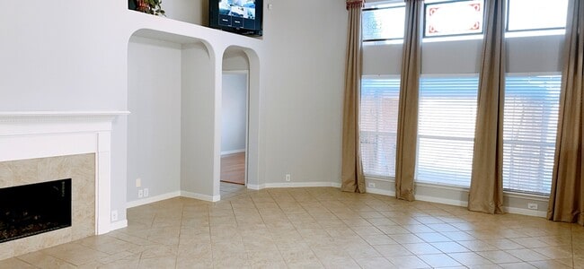 Building Photo - 2910 Sandleigh Dr