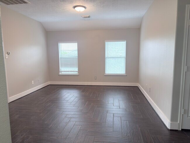 Building Photo - 18006 Barton Ridge Ln