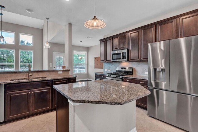 Building Photo - 2629 Coralbush Dr
