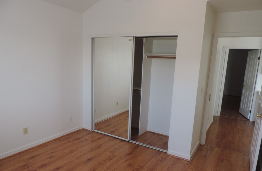 Building Photo - 1200 W 220th St