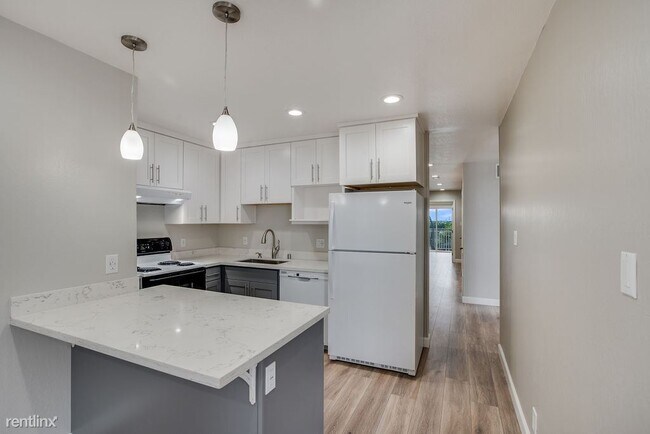 Building Photo - 3 br, 2 bath Duplex - 132 Byrne Street