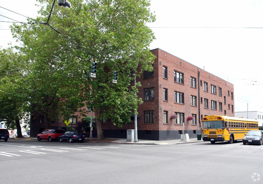 Building Photo - 3 - Mercer Furnished Apartments
