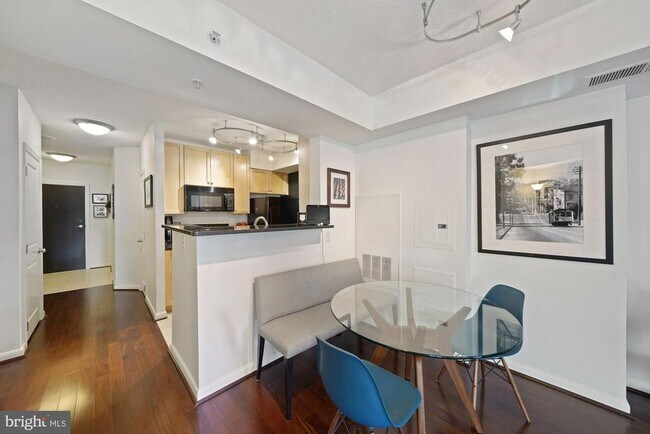 Building Photo - 851 N Glebe Rd