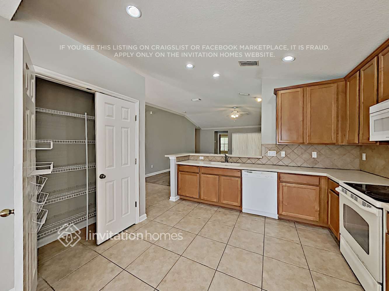 Building Photo - 1800 Ferncreek Dr