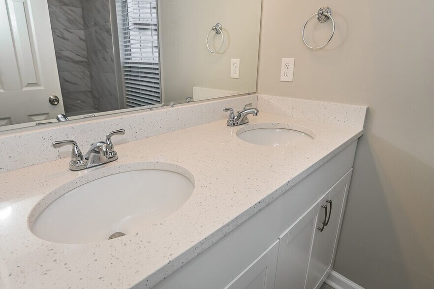 Building Photo - 12358 Carriann Cove Trail S