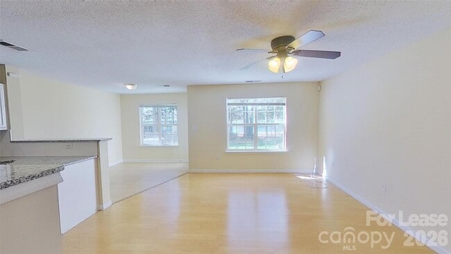Building Photo - 482 Robin Reed Ct