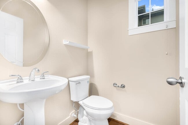 Building Photo - 3424 34th Ave W