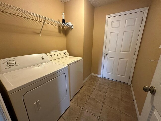 Building Photo - 256 Canna Dr