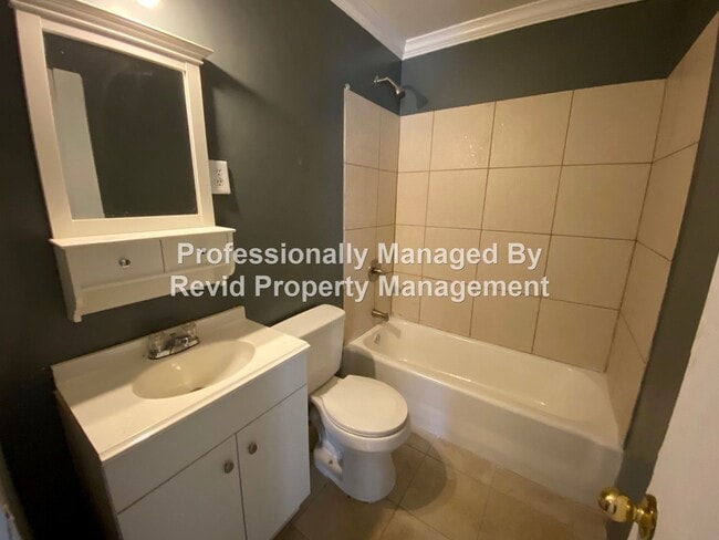 Building Photo - Large 3 bedroom home!