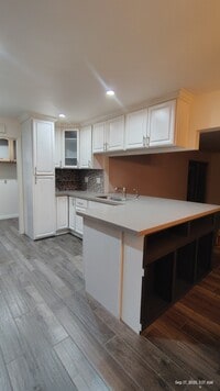 Building Photo - 10613 Hamden Ave