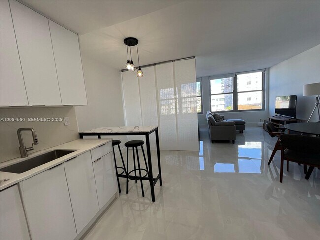 Building Photo - 2899 Collins Ave