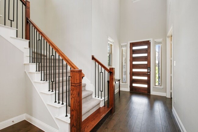Building Photo - 6842 Gavin Dr