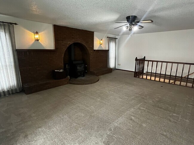 Building Photo - Rare FOUR Bedroom Single Family Home for Rent
