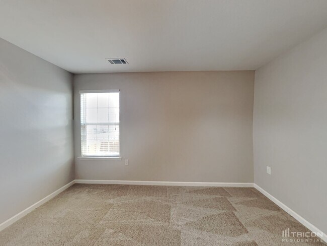 Building Photo - 2824 Tall Oaks Dr
