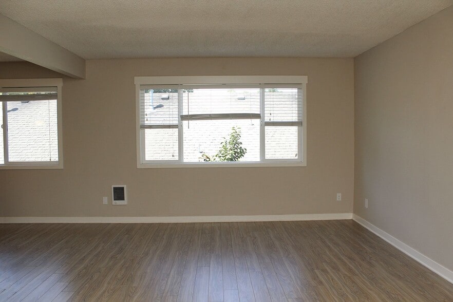 Building Photo - 2725-2743 SE Taylor St