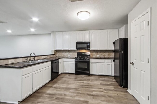 Building Photo - 8210 Radial Ct