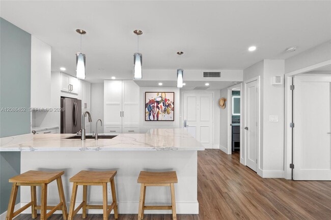 Building Photo - 2100 S Ocean Ln