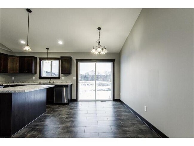 Building Photo - 1025 Pheasant Run