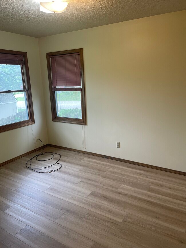 Building Photo - 403-405 S 8th Ave