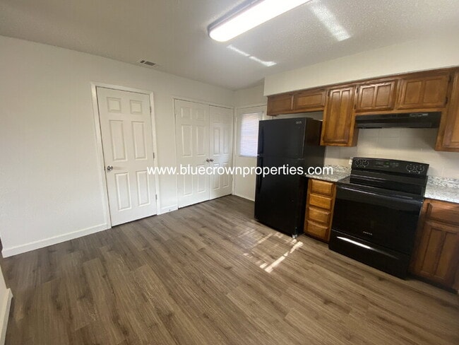 Building Photo - 1119 Suburban St