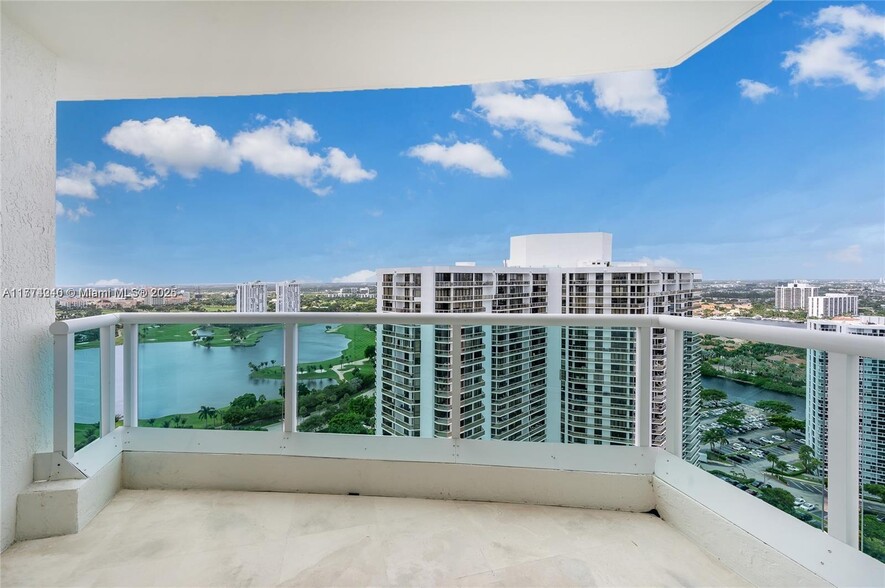Building Photo - 20201 E Country Club Dr