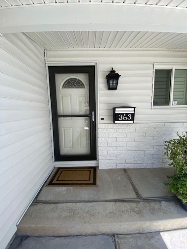Building Photo - Updated property with luxury Appliances in a prime location in Livermore