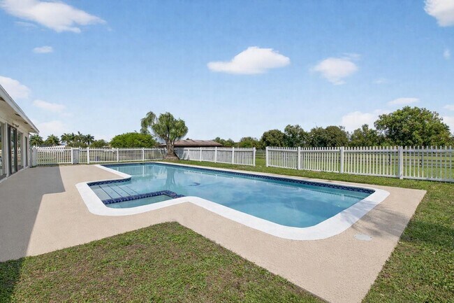 Building Photo - 10157 La Reina Rd