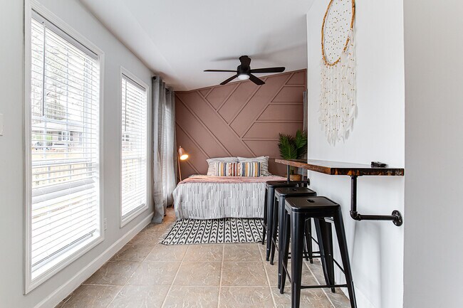 Building Photo - 2580 Old Roswell Rd SE