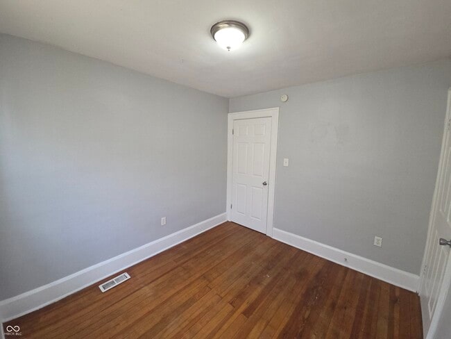 Building Photo - 1339 W Lee St