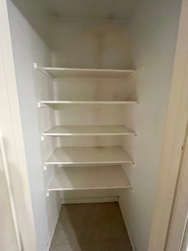 Building Photo - 1600 Knight Trail