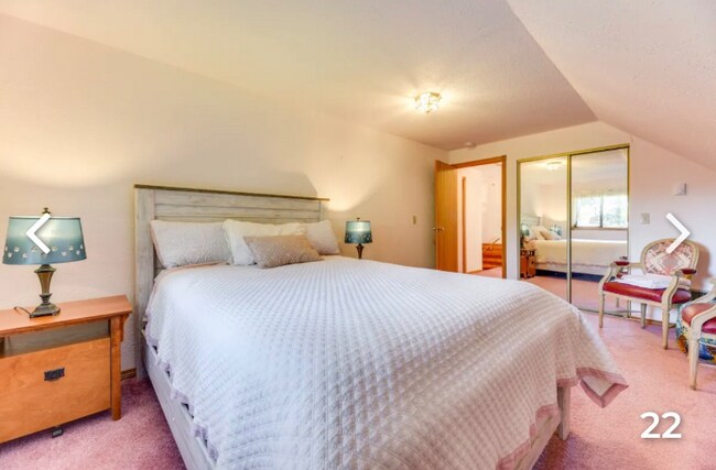 Building Photo - 770 E Country Club Drive East