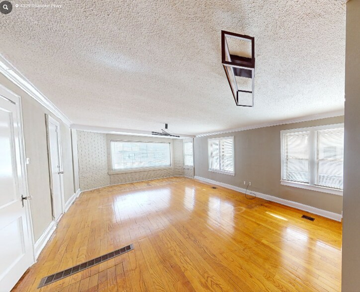 Building Photo - 4329 Roanoke Pkwy