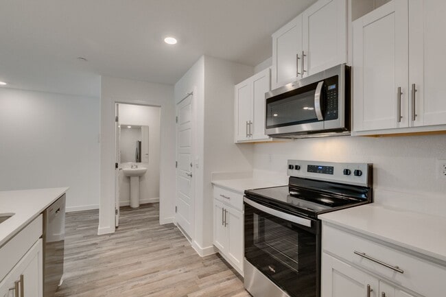 Building Photo - Beautiful New 3 Bed / 2.5 Bath Townhome 89178