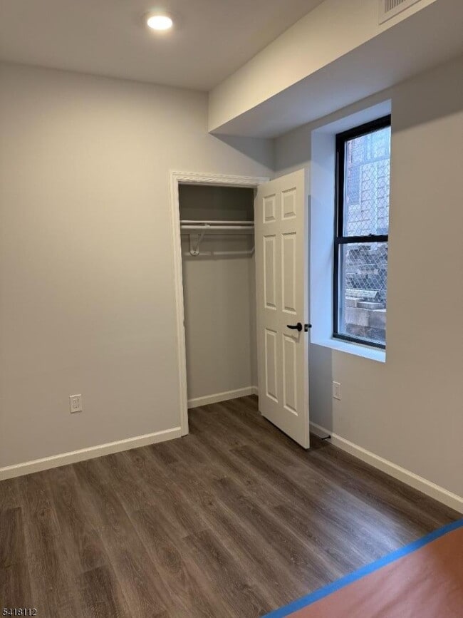 Building Photo - 37 6th St