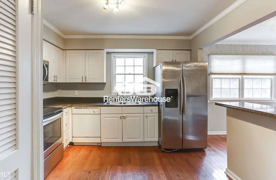 Building Photo - 6520 Roswell Rd NE