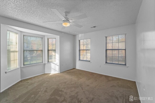 Building Photo - 194 Darwin Ln