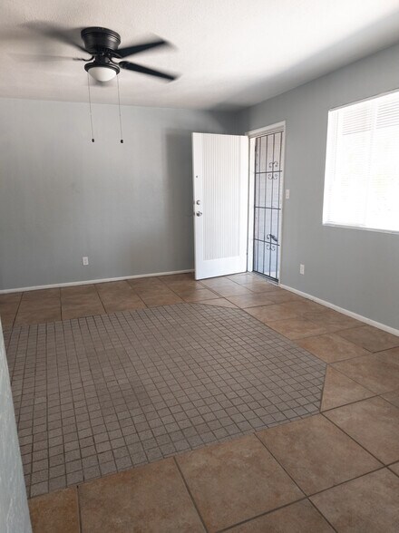 Building Photo - 506 N Hunt Dr