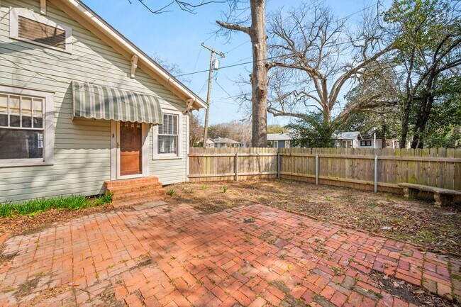 Building Photo - 2301 Hill St