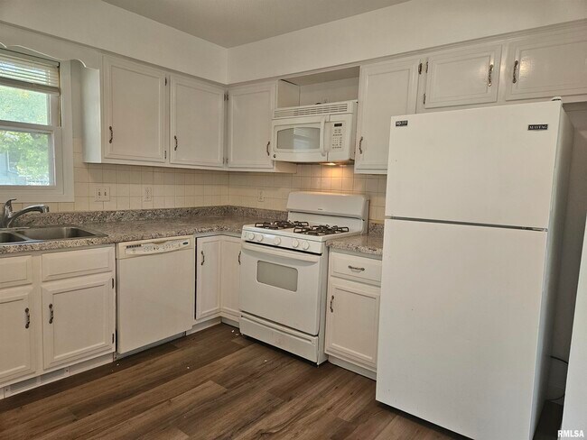 Building Photo - 2530 Saint John Ct